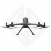 Schwarze Quadrocopter-Drohne im Flug
