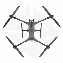 Graue Quadrocopter-Drohne im Schwebeflug.