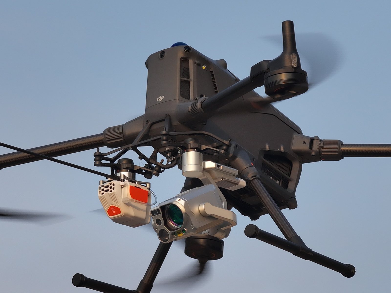 MetScan V1P en Sniffer4D Nano 2 Plus Methaan onder een DJI Matrice 400