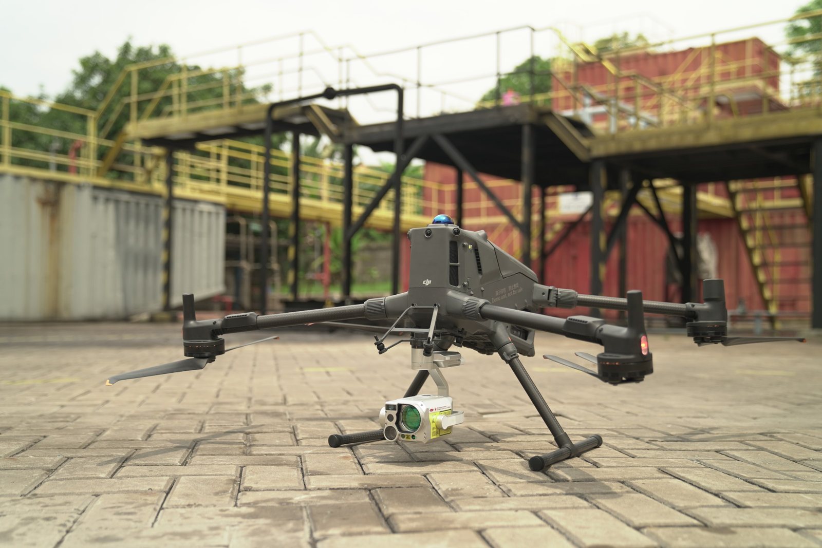 MetScan V1P onder een DJI-drone op een industriële site