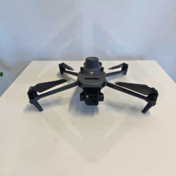 Drone noir sur une table blanche