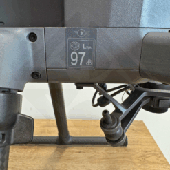 Autocollant de niveau sonore 97 dB sur appareil.