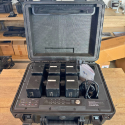 Valise ouverte avec batteries internes.