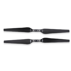 Deux hélices de drone noires sur fond blanc.