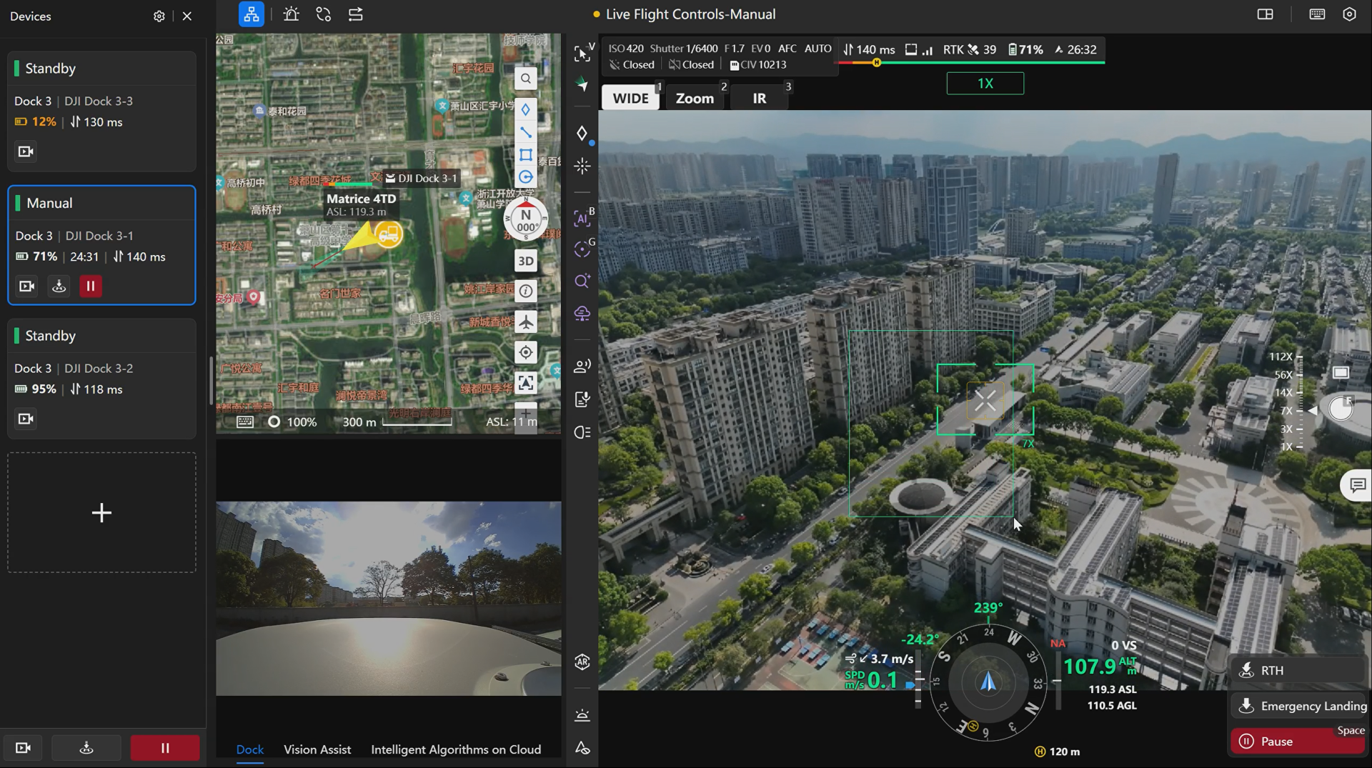 Interface de contrôle de vol de drone en ville.