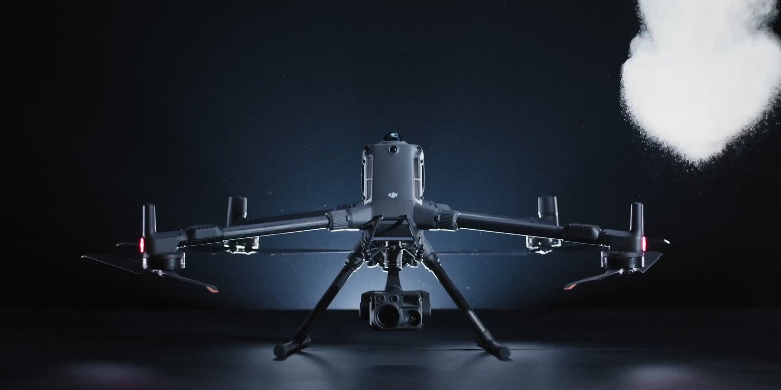 DJI Matrice 400 équipé du parachute AP100, indice de protection IP55