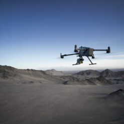 Parachute DJI AP100 monte sur DJI Matrice 400 en vol