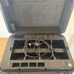 Station de charge DJI BS65 d'occasion ouverte, emplacements batteries et câble d'alimentation