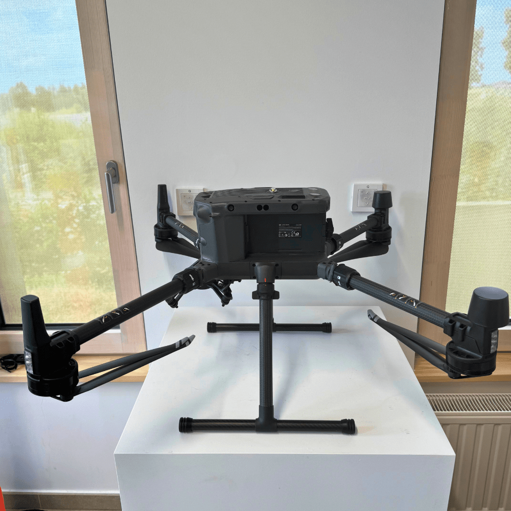 DJI Matrice 300 RTK aufgeklappt mit H20T Nutzlast, Vorderansicht