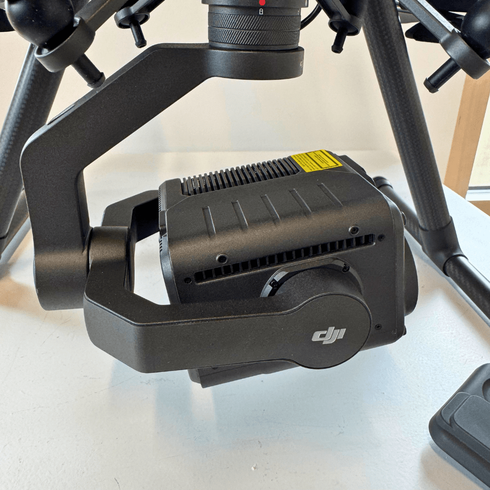 Zenmuse H20T Nutzlast an der DJI Matrice 300 RTK, Seitenansicht