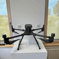 DJI Matrice 300 RTK aufgeklappt, Vorderansicht