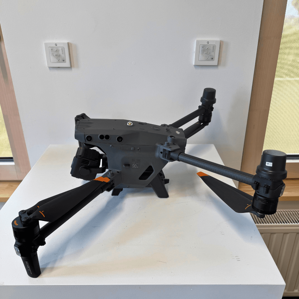 DJI Matrice 30T déplié, vue latérale