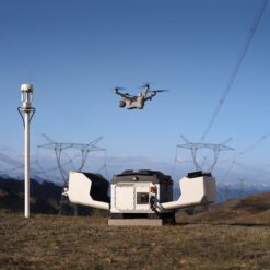 DJI Matrice 5TD startet vom DJI Dock 4 an einem Umspannwerk